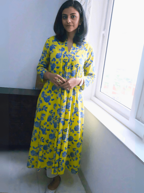 Floral printed yellow cotton V-neck kurta set with gathers