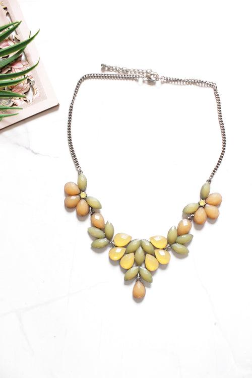 Earthy Yellow and Green Glass Stones Embedded Chan Closure Necklace