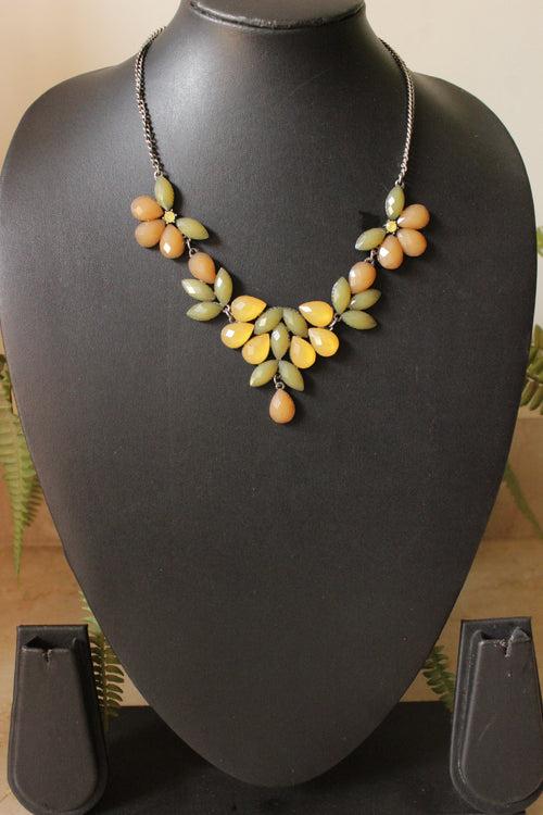 Earthy Yellow and Green Glass Stones Embedded Chan Closure Necklace