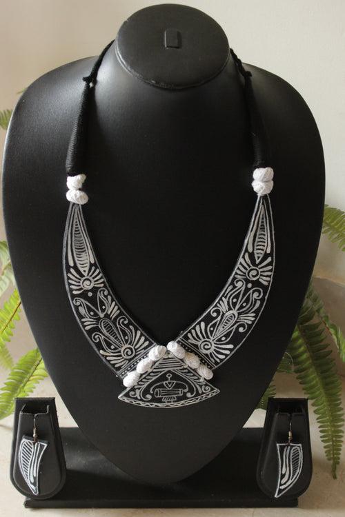 Hand Painted Fabric Black and White Adjustable Length Choker Necklace Set