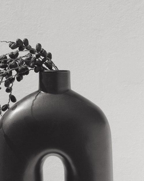 Ozo Vase: Black