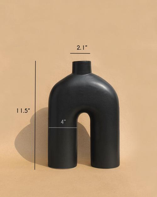 Ozo Vase: Black