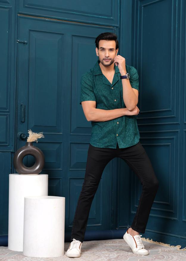 Green Spread Collor Cotton Self Design Casual Shirt