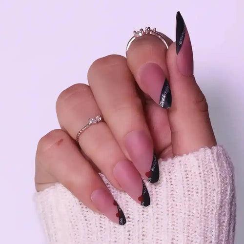 BLACK & WHITE FRENCH TIPS (NAIL KIT INCLUDED)