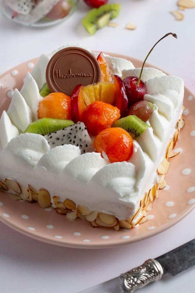 Fresh Fruit & Cream Cake