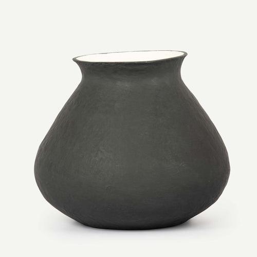 ROTUND NOIR VASE