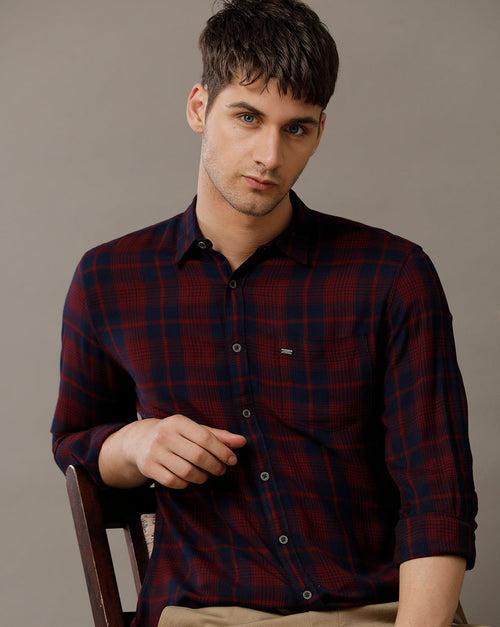 IDENTITI Men Slim Fit Regular Collar Checks Shirt In Navy.