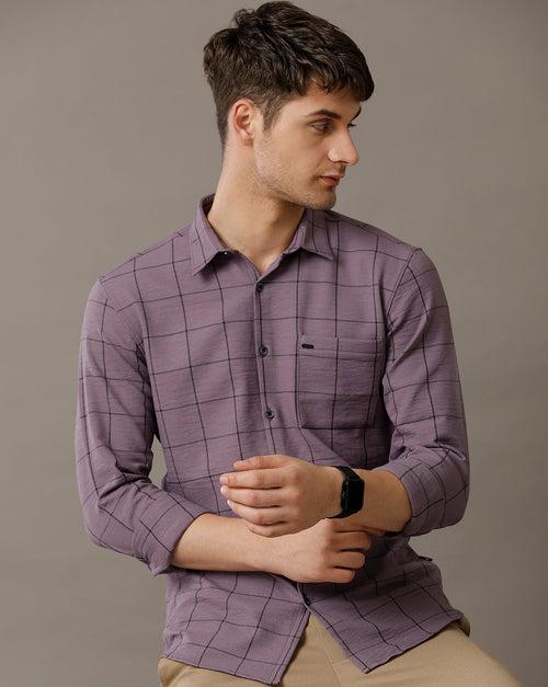 IDENTITI Men Slim Fit Regular Collar Checks Shirt In Purple.