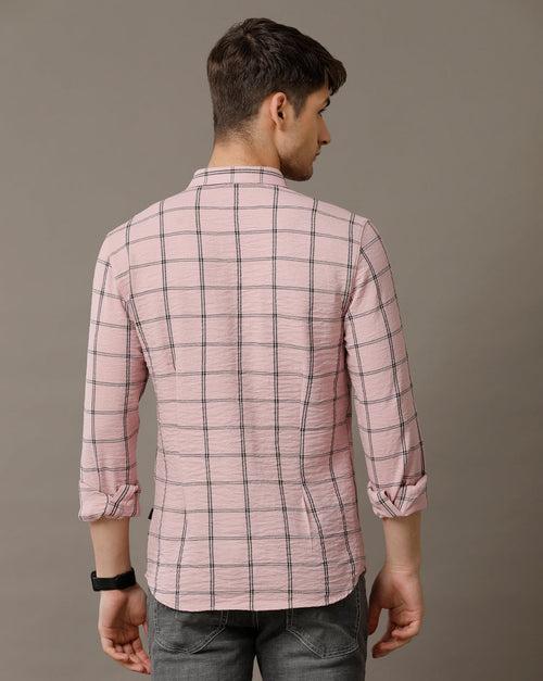 IDENTITI Men Slim Fit Regular Collar Checks Shirt In Pink.