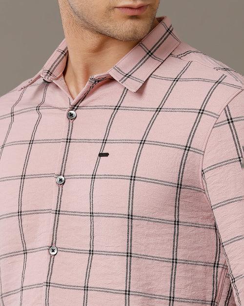 IDENTITI Men Slim Fit Regular Collar Checks Shirt In Pink.