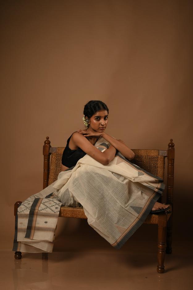 Raag Meghmalhar I White Handloom cotton Jamdani saree with geometric motifs