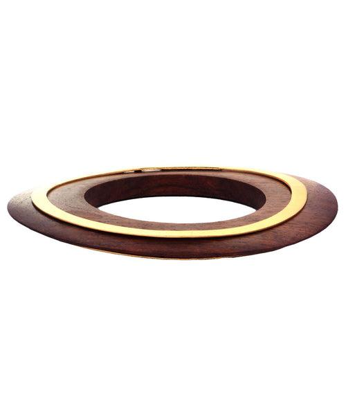 Kareena Kapoor wearing MNSH WOODEN DISC BANGLE