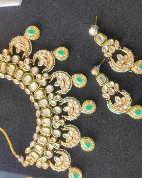 Luxurious Kundan Choker Necklace Set with Backside Meena Kari