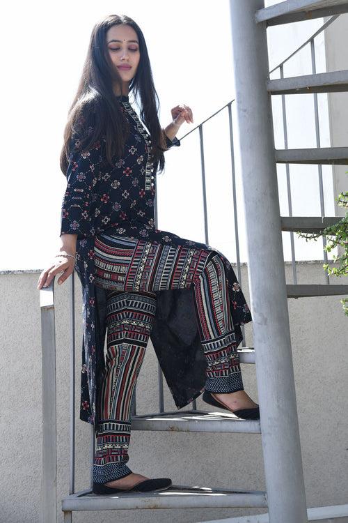 AAHELI BLACK PRINTED HANDWORK KURTA WITH PANT SET