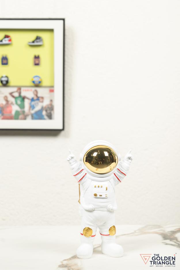 Apollo - Astronaut Grooving - Gold