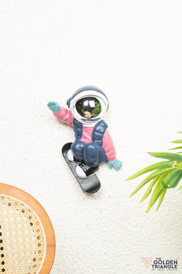 Jetsons - Wall Astronaut Skateboarding - Pink