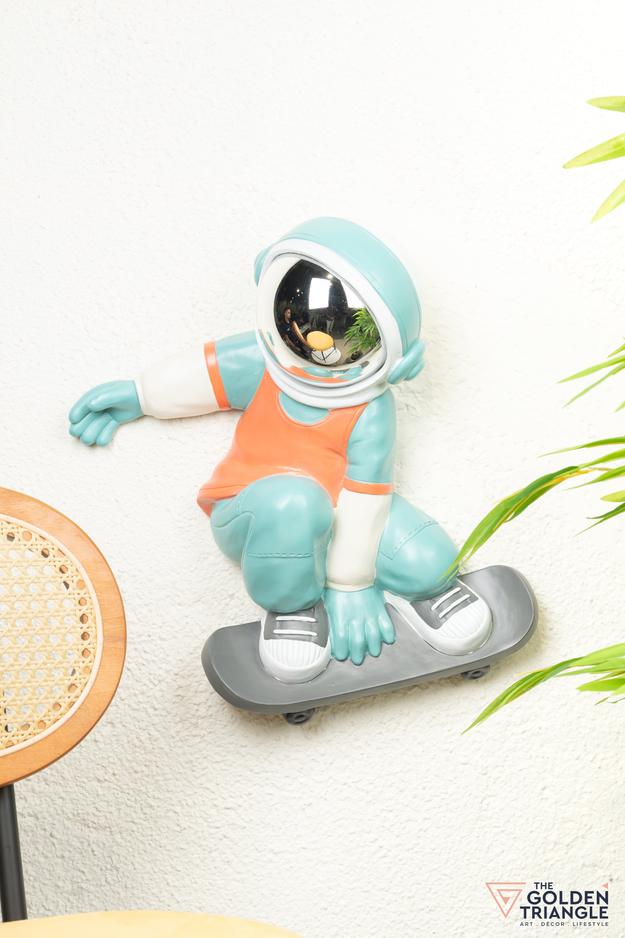 Jetsons - Wall Astronaut Skateboarding - Orange