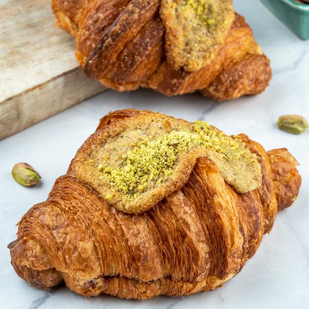 Pistachio & Raspberry Croissant (185g)