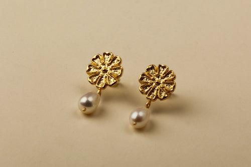 PEARL FLOWER STUD EARINGS