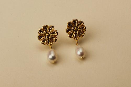 PEARL FLOWER STUD EARINGS