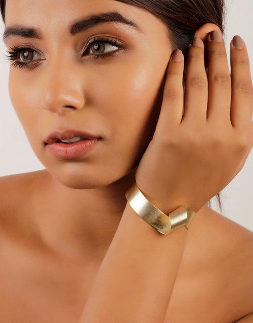 Curly Wave Gold Cuff