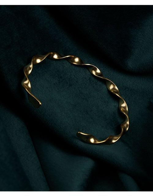 Fashionable Twisted Gold Bracelet