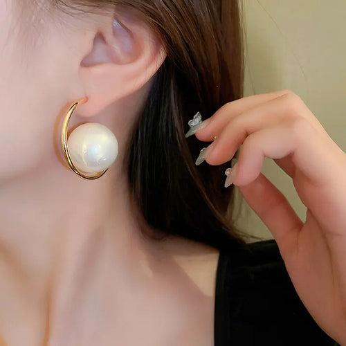 Simple Style C Shape Gold Plated Pearl Hoop Earring