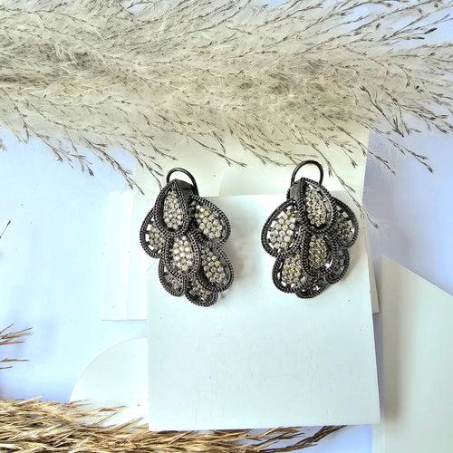 Leaf Shape Earring With Stone