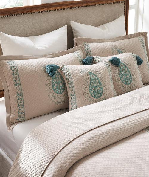 Zara Pale Whisper 100% Cotton Knitted With Polyester Filled King Size Bed Cover With 2 Pillow Covers & 2 Cushion Covers in Fabric Bag Packaging (Set of 6 Pcs)