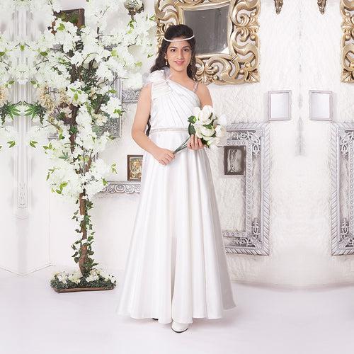 Classic White Gown with One-Shoulder Pattern