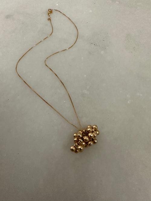 Gold pearl necklace