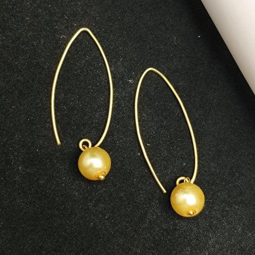 Thin Gold Wire Earring With Pearl