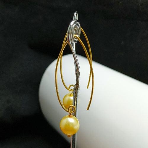 Thin Gold Wire Earring With Pearl