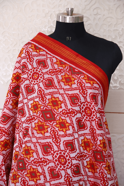 Semi double ikat dupatta in White and Red colour with Manekchowk and Navratna design