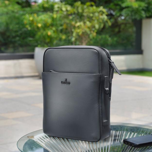 Kent Graphite Crossbody Travel Bag