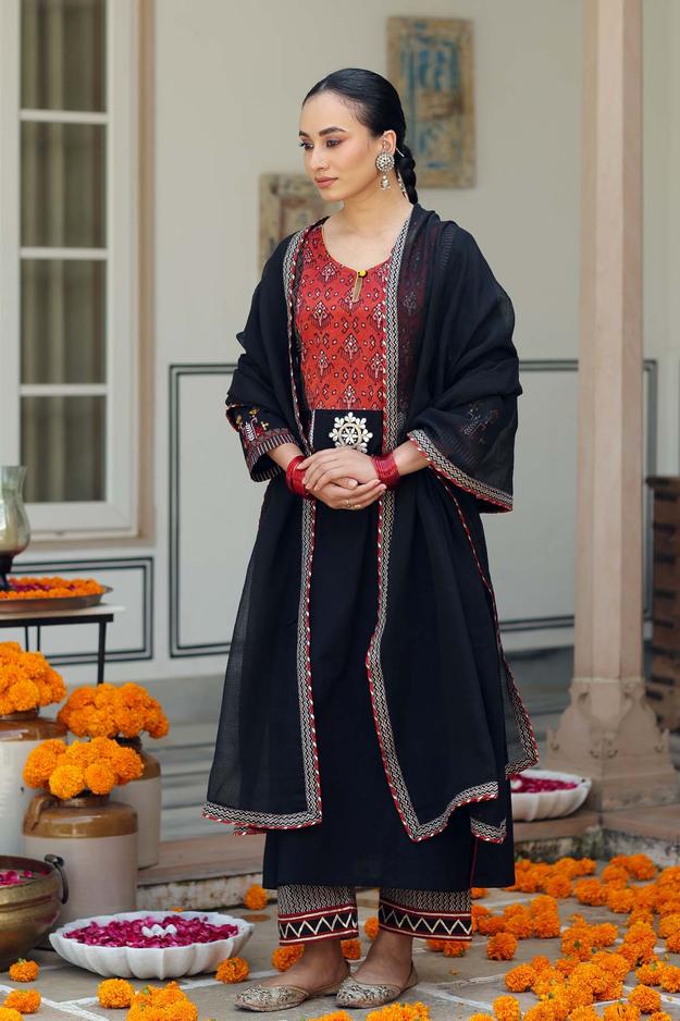 Black Kotadoriya Dupatta With Magzi Gota Border