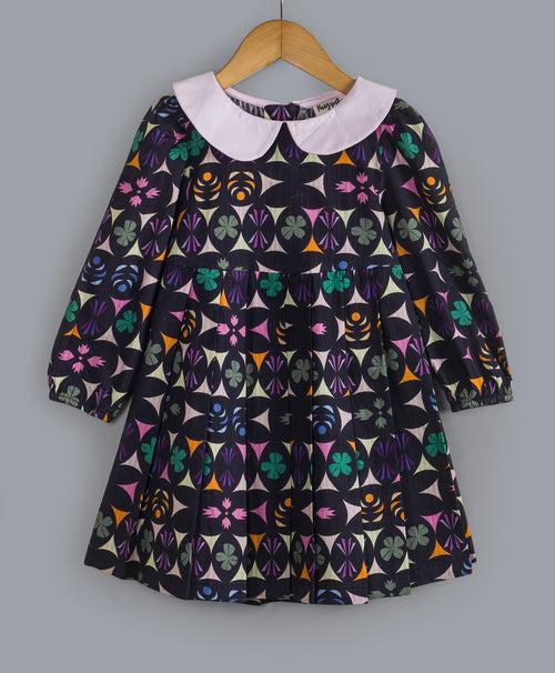 Kaleidoscope print full sleeves dress with contrast collars