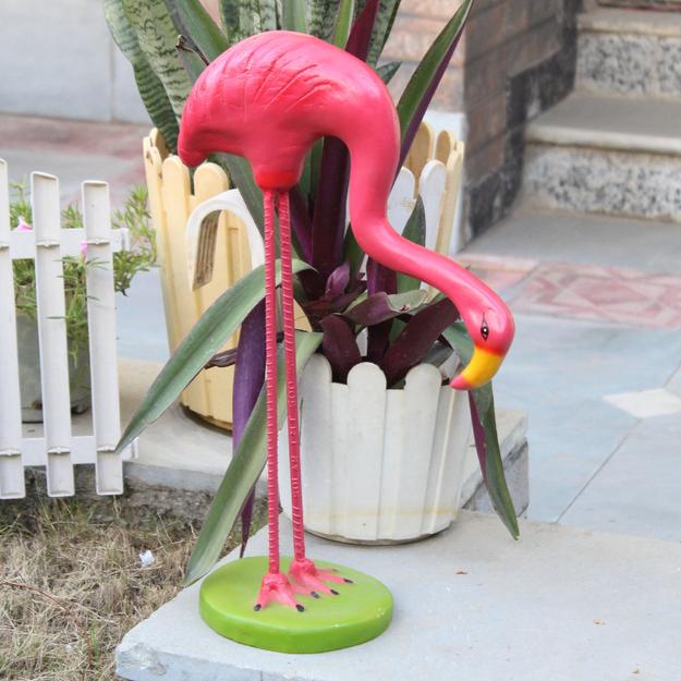 Wonderland (Style 2) pink Flamingo statue