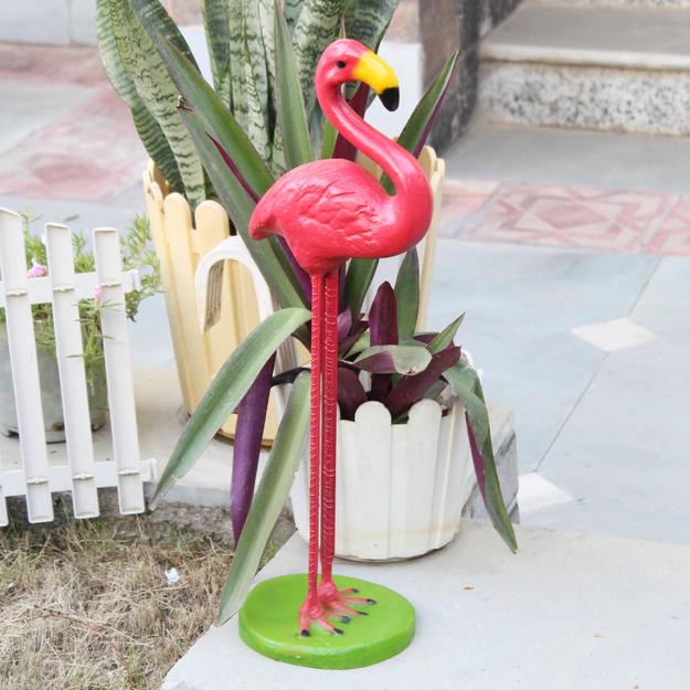 Wonderland (Style 1) pink Flamingo statue