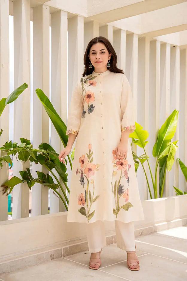 FLORAL EMBROIDERED CREAM KURTA WITH STRAIGHT PANTS SET