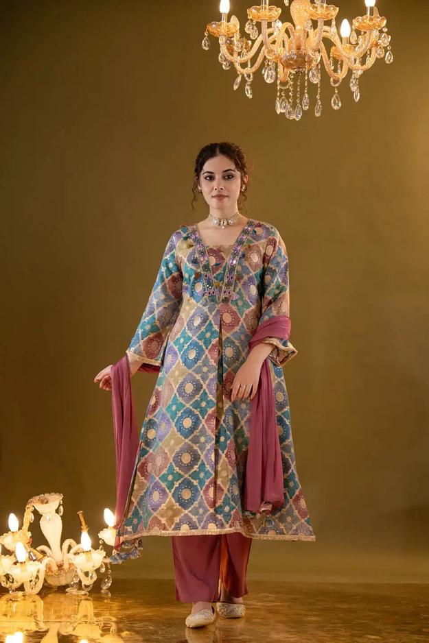 EMBROIDERED FESTIVE KURTA SET FOR WOMEN WITH MULTICOLOR DESIGN