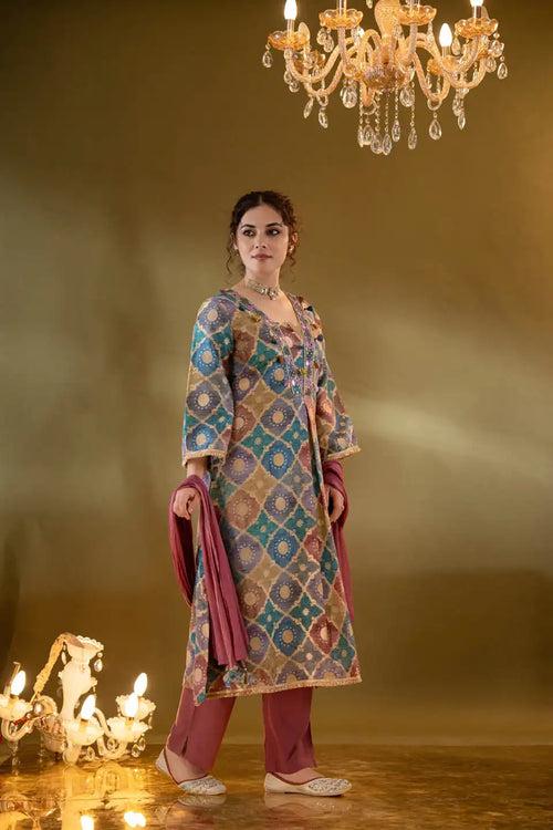 EMBROIDERED FESTIVE KURTA SET FOR WOMEN WITH MULTICOLOR DESIGN