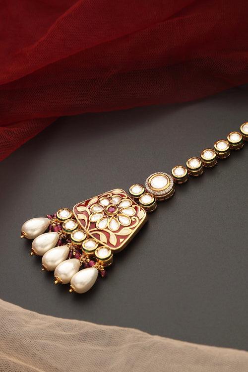 Minaaz Red and White Kundan Maang Tikka