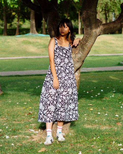 BLACK AND WHITE FLORAL RAPID MAXI DRESS