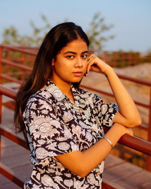 BLACK AND WHITE FLORAL RAPID SHIRT