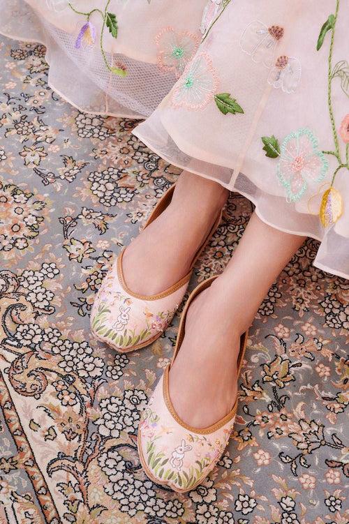 Rabbit Jutti - Elegance in Baby Pink