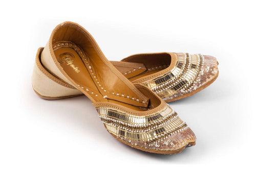 Raatkali Jutti - Classic Gold Detailing for Timeless Elegance