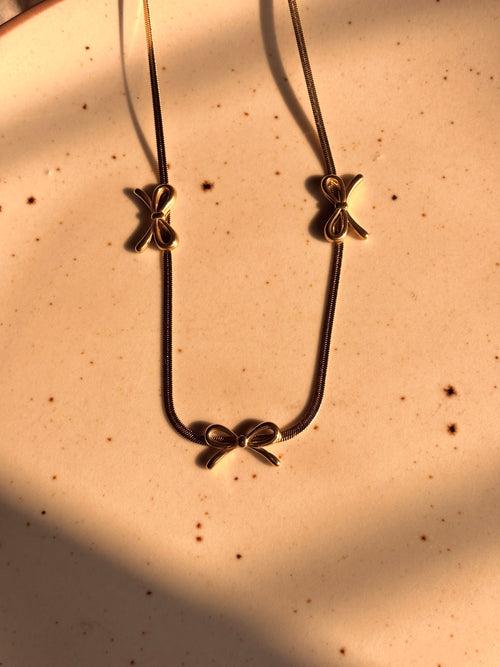 Petite bow chain Necklace