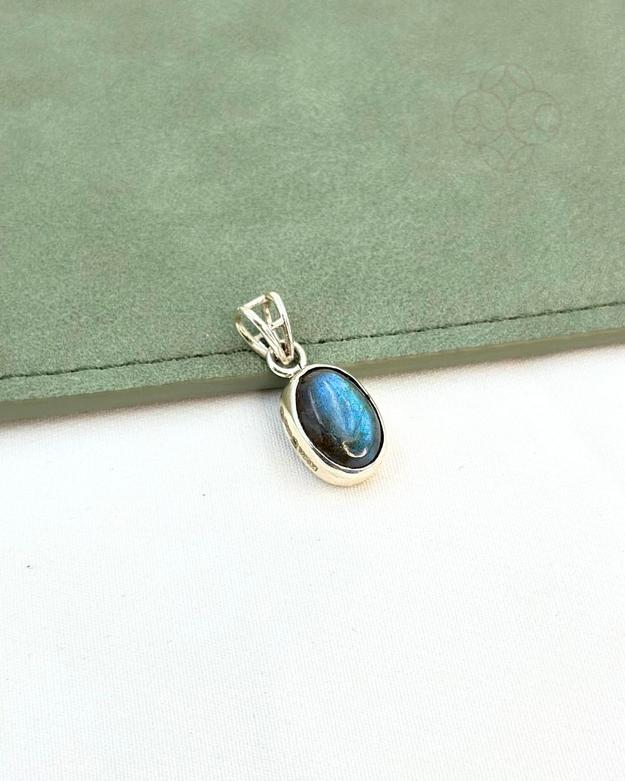 Light-Coded Labradorite Silver Pendant