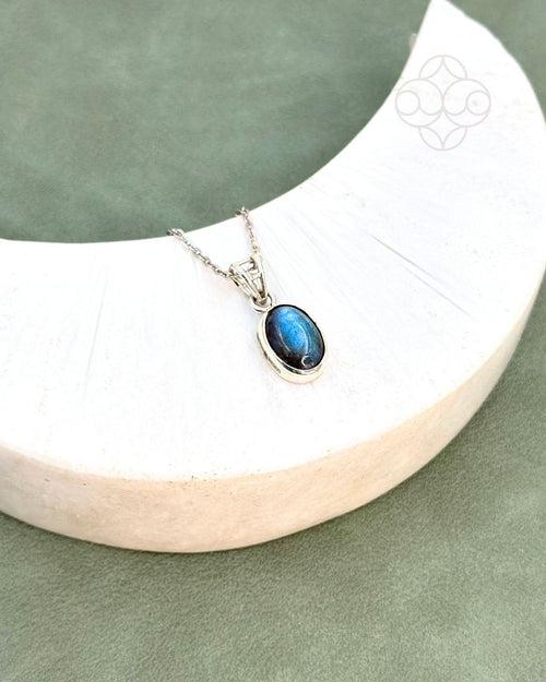 Light-Coded Labradorite Silver Pendant